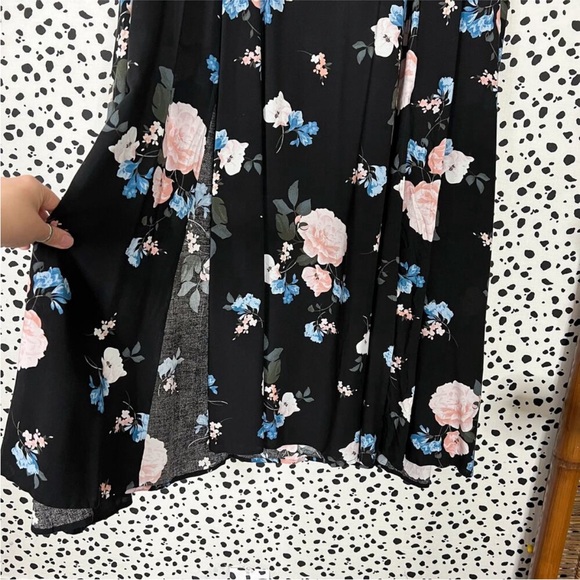 NEW Torrid | Floral Pink Rose Print Black Slit Plus Size Maxi Skirt NWT 3X - Picture 2 of 3